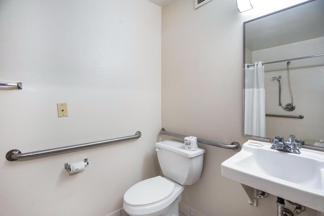 Hometowne Studios By Red Roof Colorado Springs - Airport Ngoại thất bức ảnh