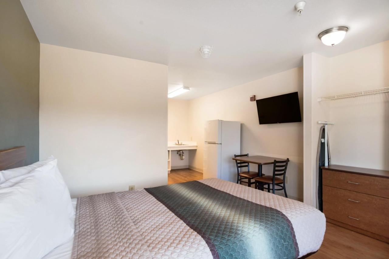 Hometowne Studios By Red Roof Colorado Springs - Airport Ngoại thất bức ảnh