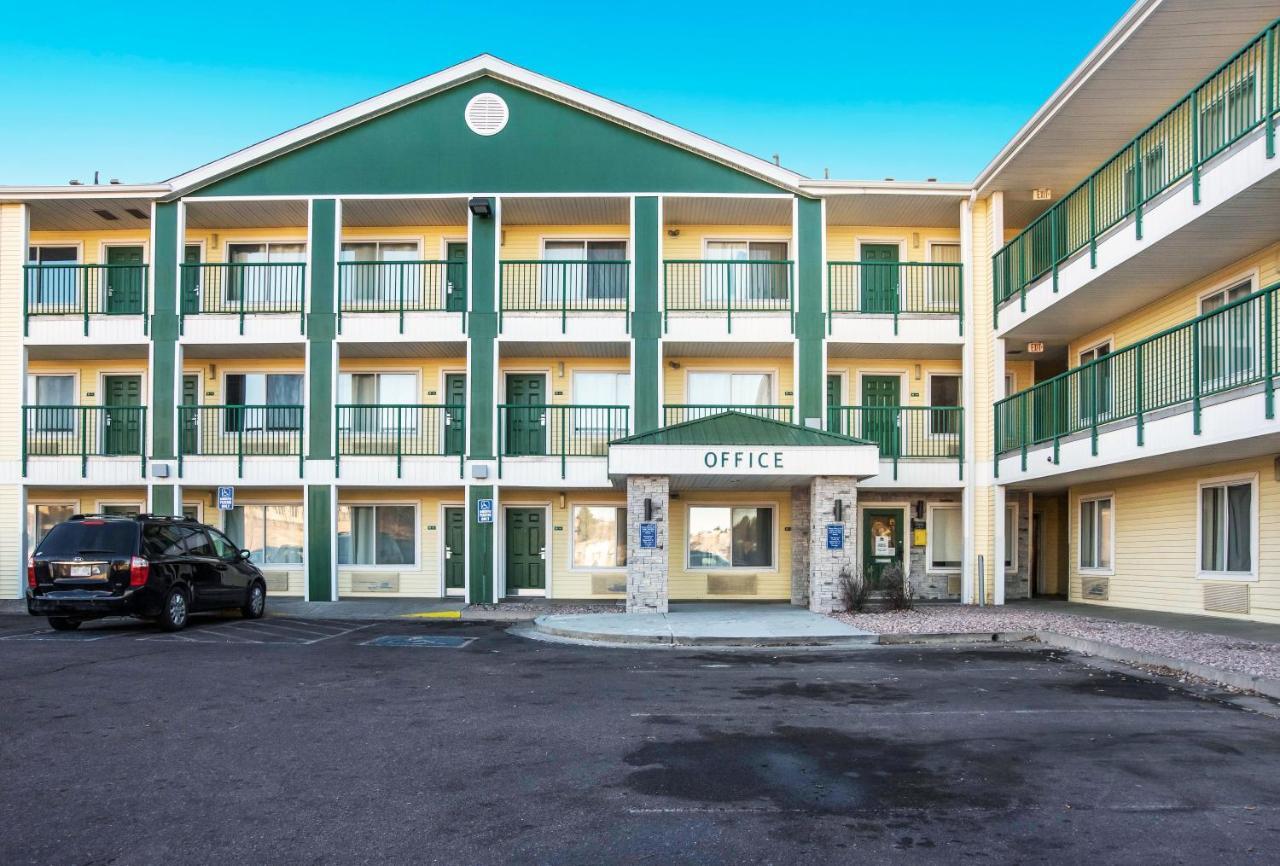 Hometowne Studios By Red Roof Colorado Springs - Airport Ngoại thất bức ảnh