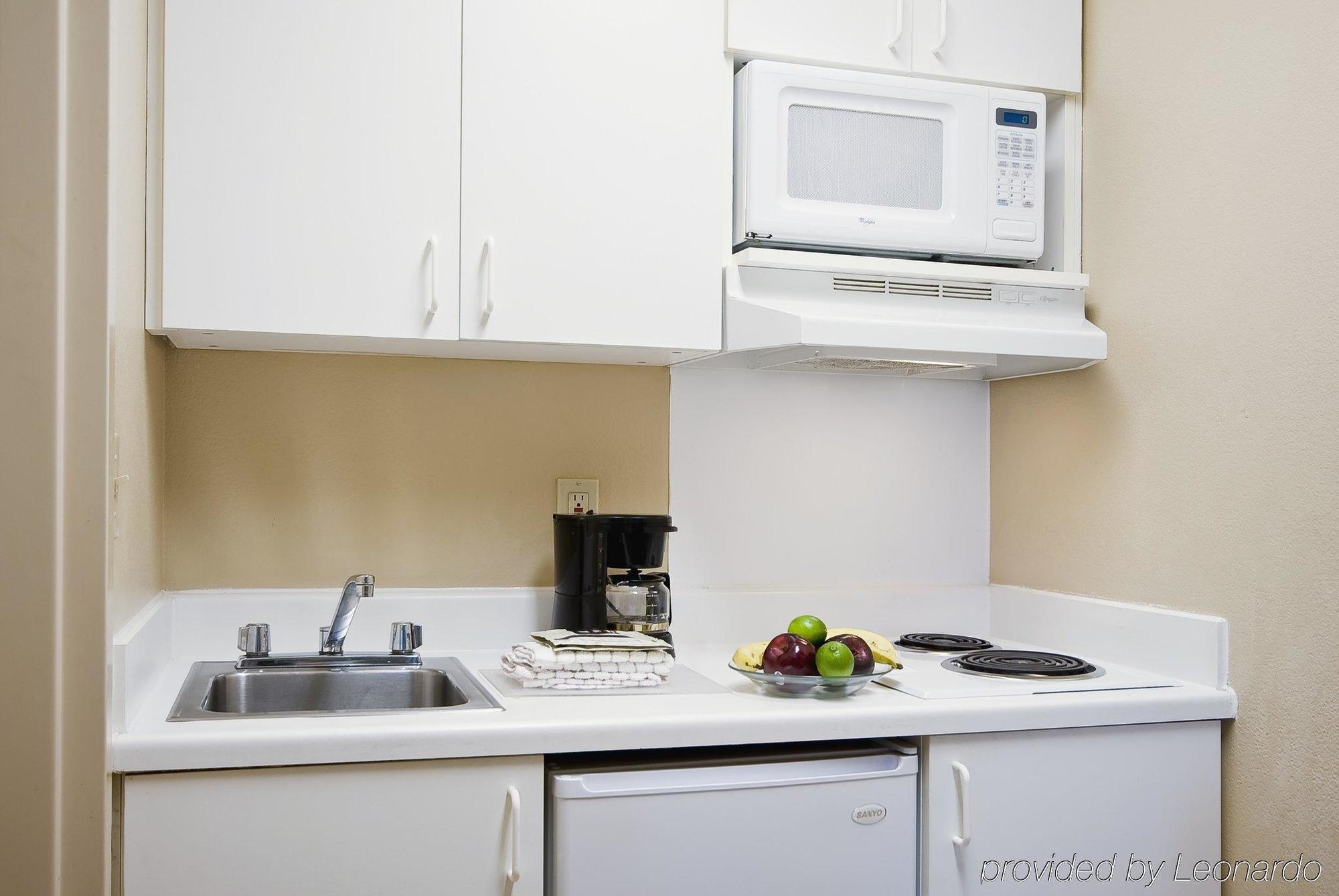 Hometowne Studios By Red Roof Colorado Springs - Airport Ngoại thất bức ảnh