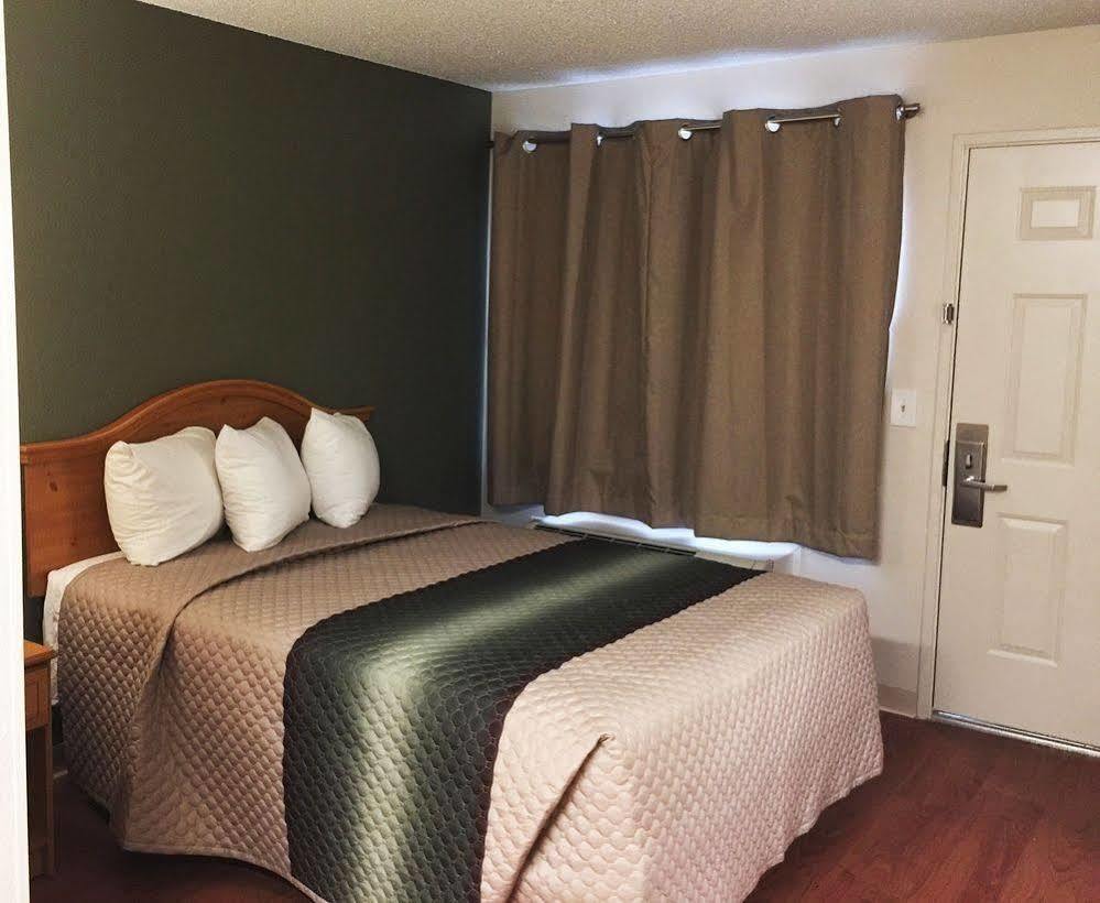 Hometowne Studios By Red Roof Colorado Springs - Airport Ngoại thất bức ảnh